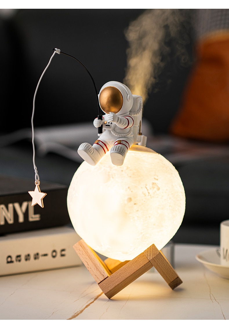 Astronaut Figurines Home Decoration Resin Space Man Miniature Night Light Humidifier Cold Fog Machine Accessories Birthday Gifts